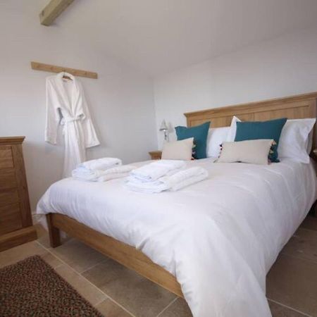באת' Pass The Keys Stunning Location Close To City Centre מראה חיצוני תמונה